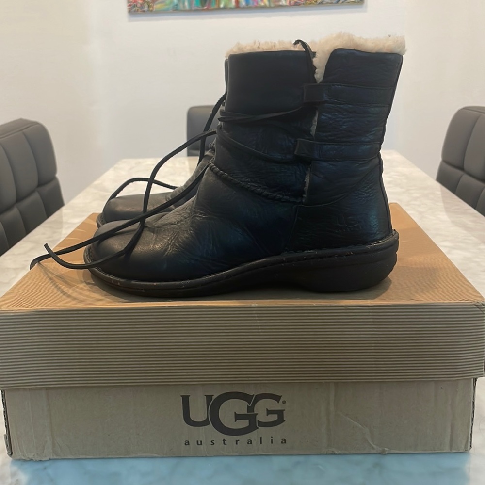 UGG Caspia Black Lace-Up Short Boot. Size 9.